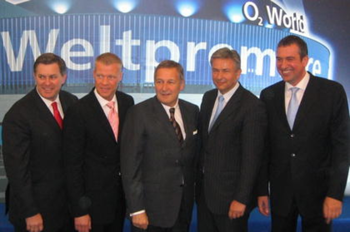 Erwartungsfroh (v.l.n.r.): Timothy J. Leiweke, Oliver Biem, Rudolf Gröger, Klaus Wowereit und Detlef Kornett