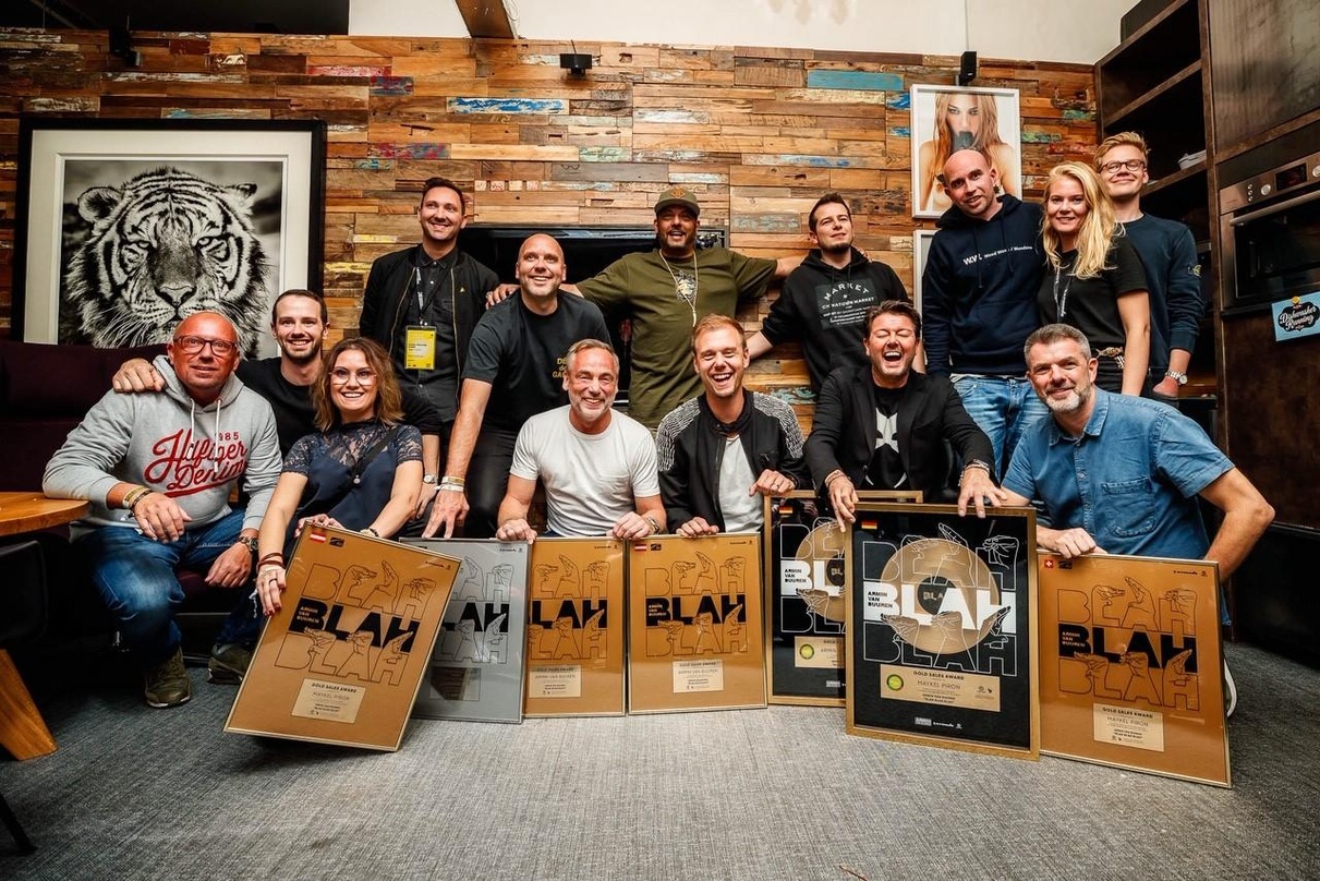 Kamen für die Awardübergabe zusammen: Armin van Buuren und das Team um Kontor Records
