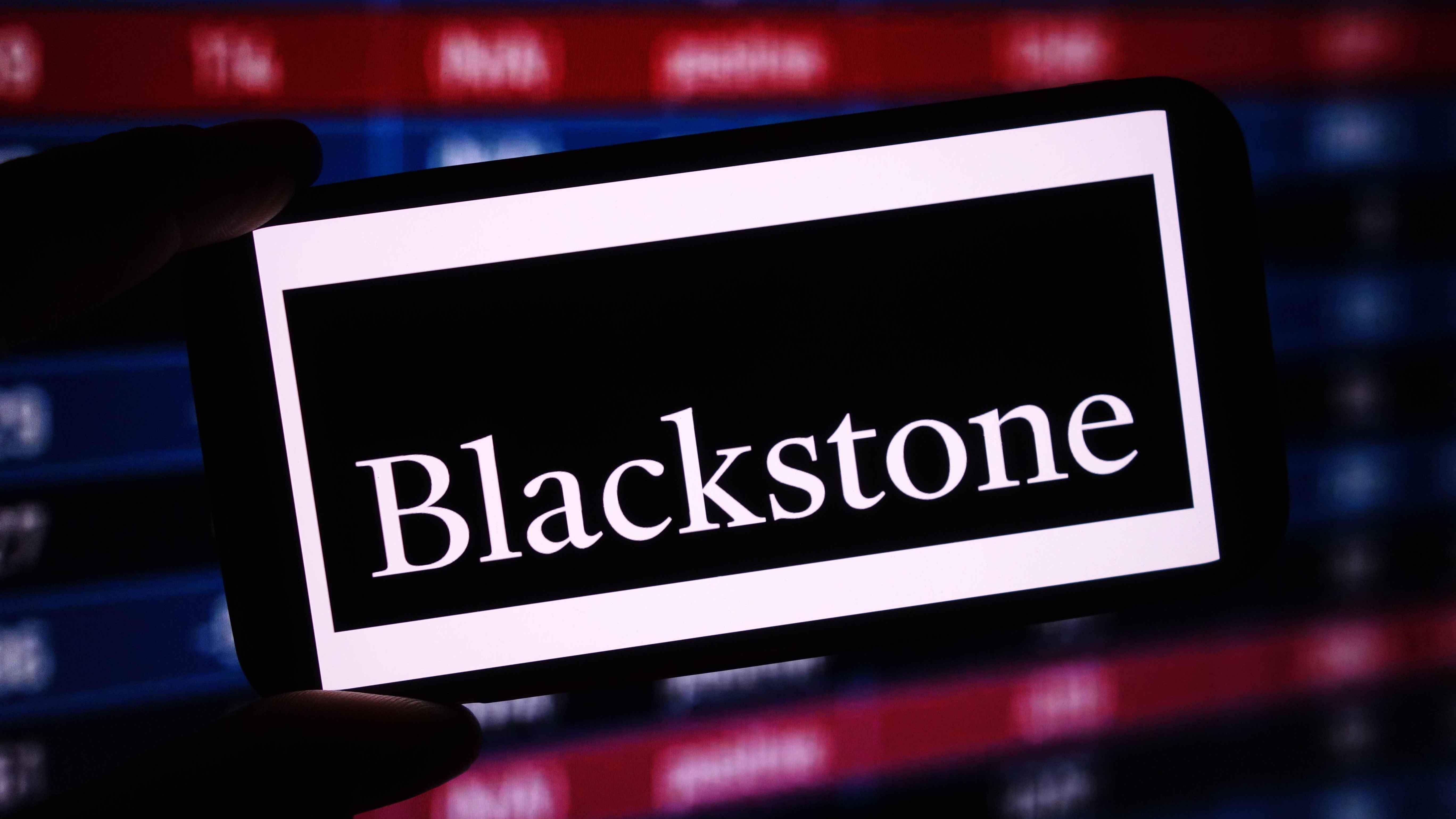 Kauft hinzu: Blackstone.