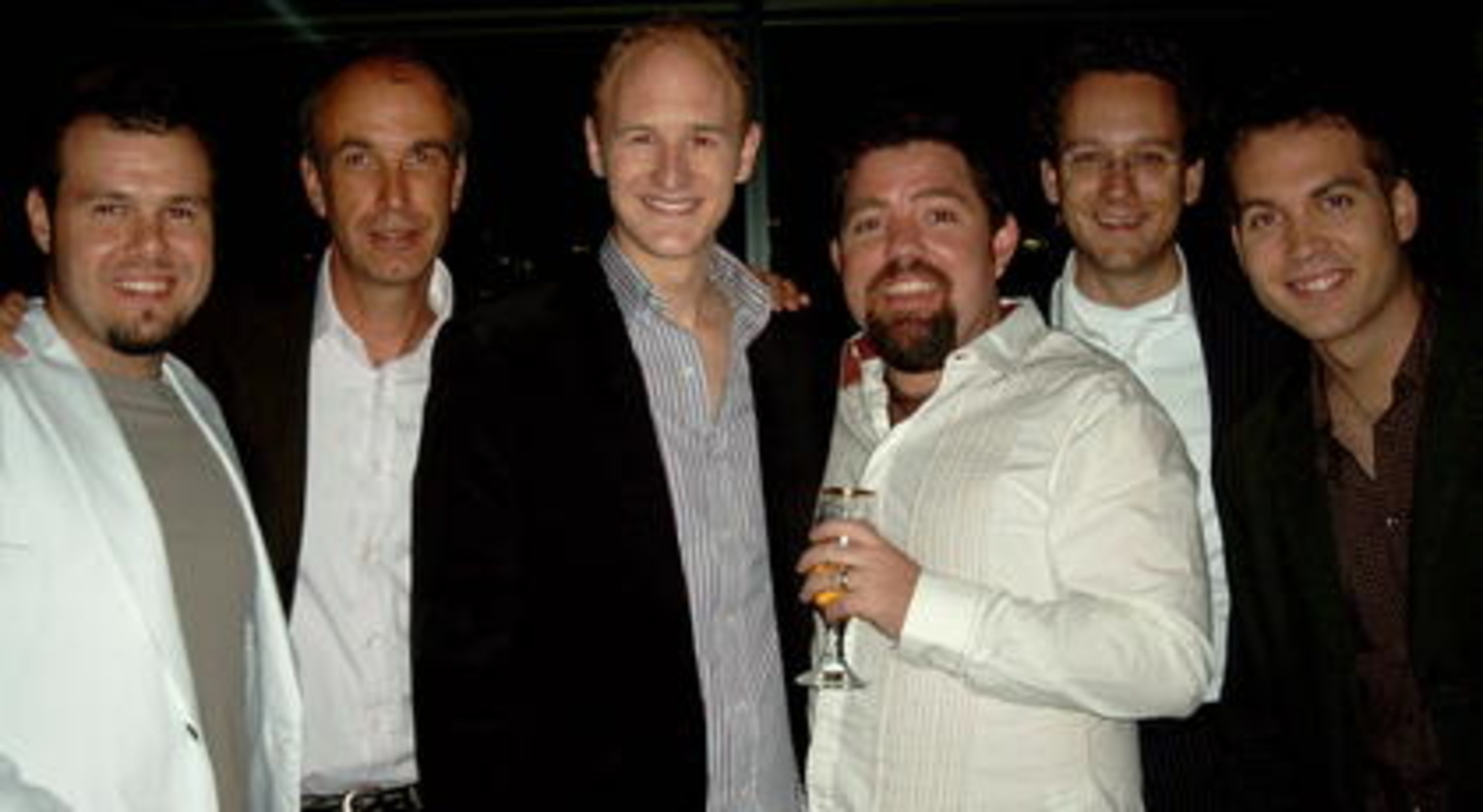 Feierten mit den Tenors: Lars Ingwersen (Managing Director WSM, 2.v.l.) und Pascal Funke (Geschäftsführer Funke Media, 2.v.r.)