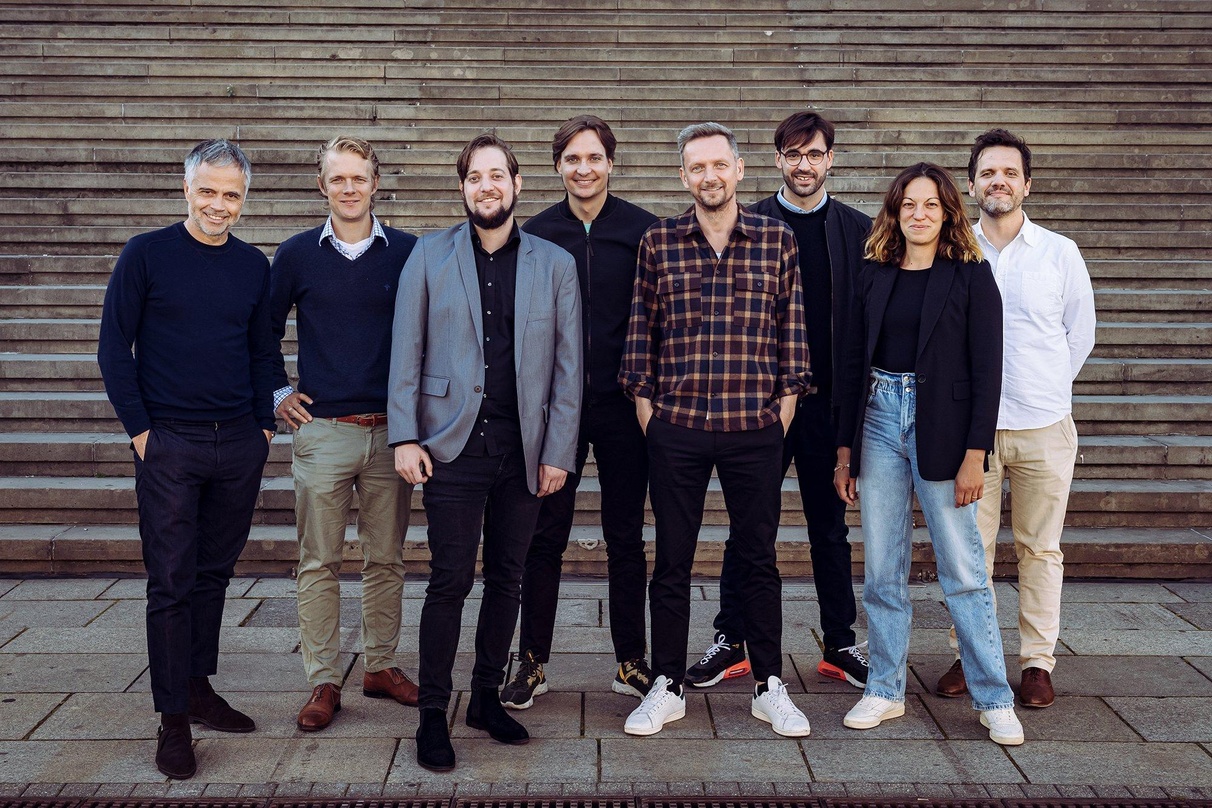 Einigten sich (von links): Olaf Meinking, Caspar von Reden, Michael Wohlfahrt, Justus Haerder , Michael Schacke, Maximilian Kolb, Dominique Casimir und Lüder Castringius