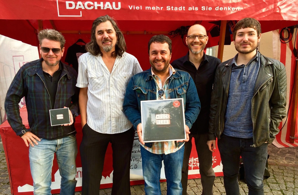 In Vorfreude auf das Dachauer Konzert und die Veröffentlichung des Debütalbums (von links): Rainer "Gussie" Germann und Markus Naegele (beide Fuck Yeah), Oliver Alexander (41065 Musikverla...