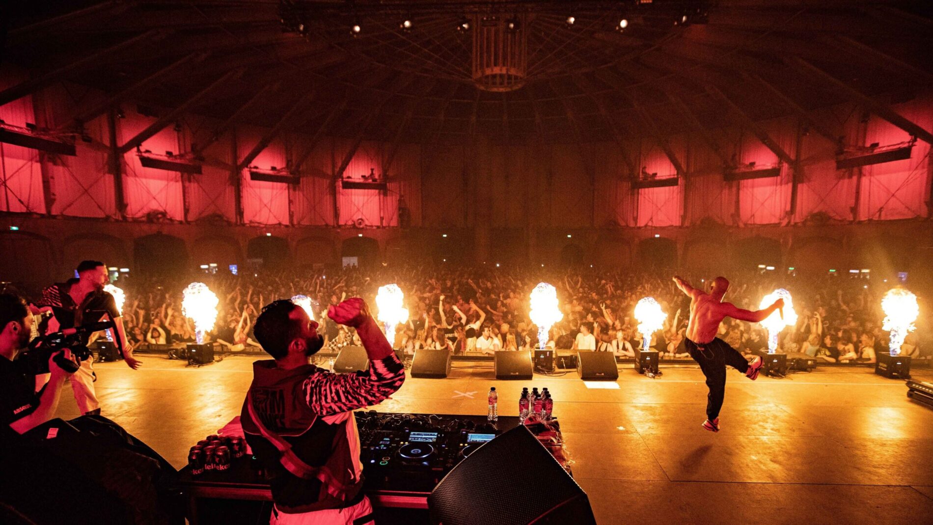 be1d1d44 5528 4fe1 b995 93978ea57060 Bietet die Kulisse für das South Of Heaven Open Air: die Veranstaltungsstätte Gashouder, hier bei einem Konzert der niederländischen Rapper The Opposites.