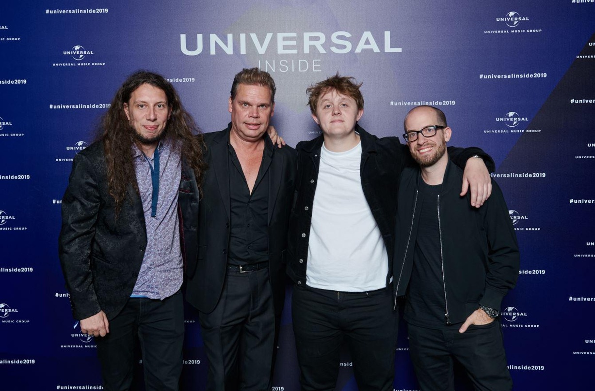 Fahren derzeit mit Vertigo Capitol auch international Erfolge ein (von links): Martin Lanzerath (Label Head VEC Director A&R), Tom Bohne (President Music Domestic Universal Music), der sch...