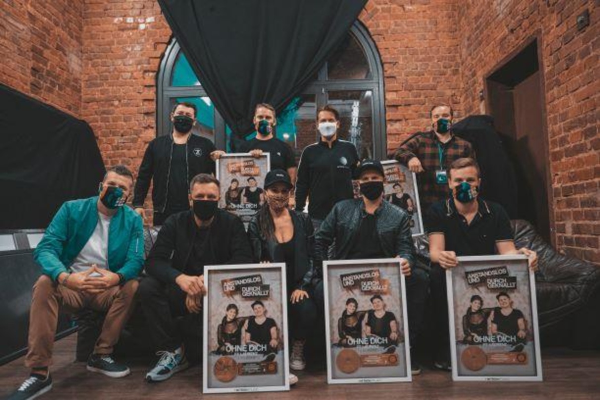 Feierten Gold korrekt mit Masken: Anstandlos & Durchgeknallt und Partner