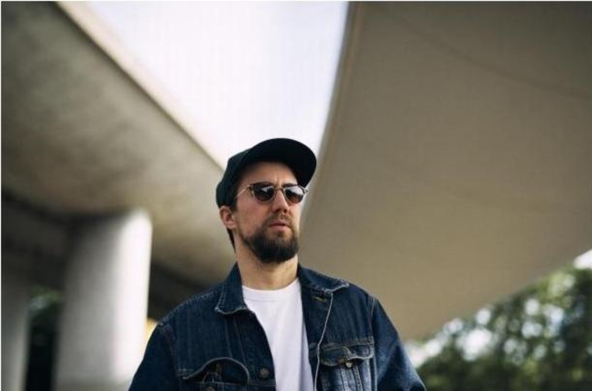 Spielt ein Hotelkonzert: Prinz Pi