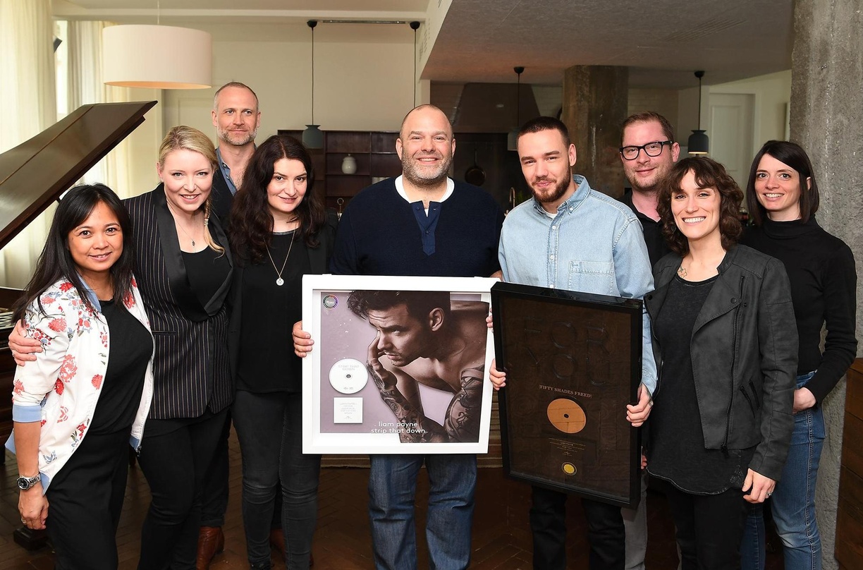 Trafen sich zur Award-Übergabe im SoHo House (von links): Jannette Agregado (Assistent Radio Promotion), Sabrina Winter (Head Of PR/Radio UMI), Marc Dutkiewicz (Manager PR/Radio UMI), Mili...