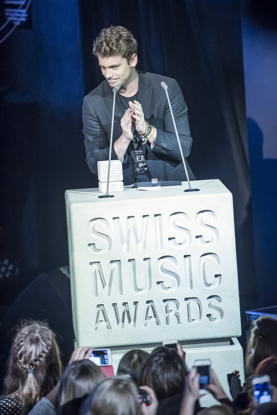 Nahm am 13. Februar in Lausanne den ersten Swiss Music Award des Jahrgangs 2014 in Empfang: Bastian Baker