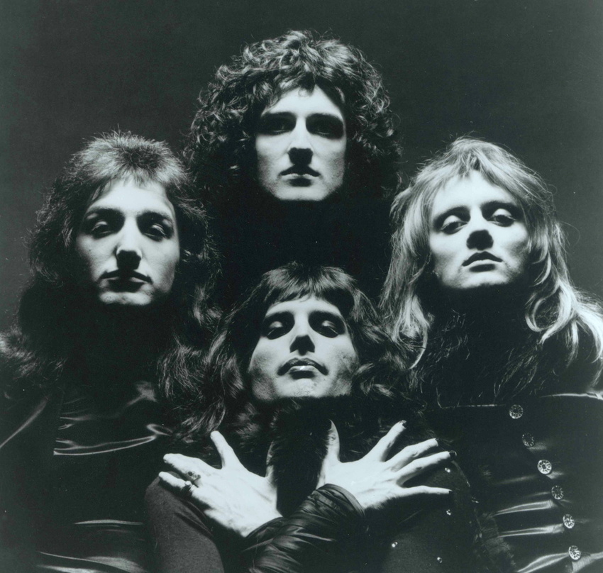 Ihre ersten Universalalben erscheinen 2011: Queen