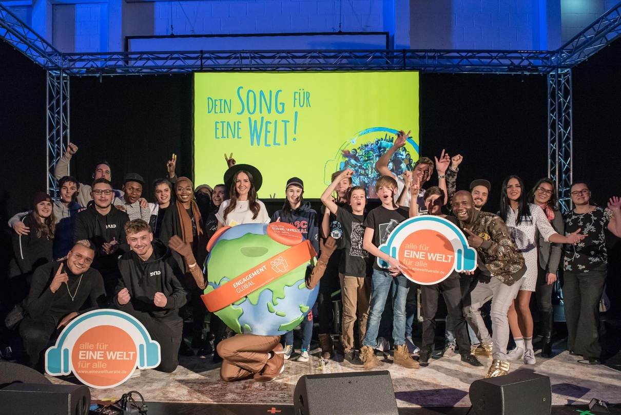 Feierten in Bonn: die Gewinner, Coaches und die Jury des Wettbewerbs
