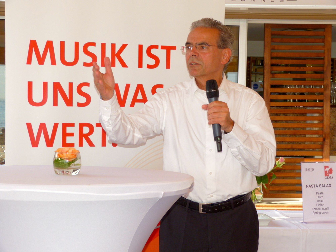Prangert ein unfaires Missverhältnis im Streamingmarkt an: Rolf Budde, hier beim gemeinsamen Midem-Barbecue von DMV und GEMA