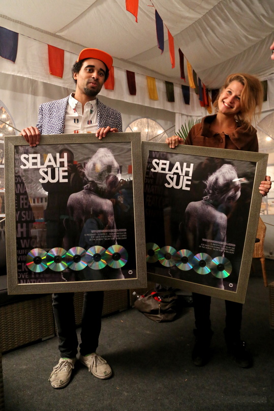 Mit Platin ausgezeichnet: Patrice und sein Schützling Selah Sue
