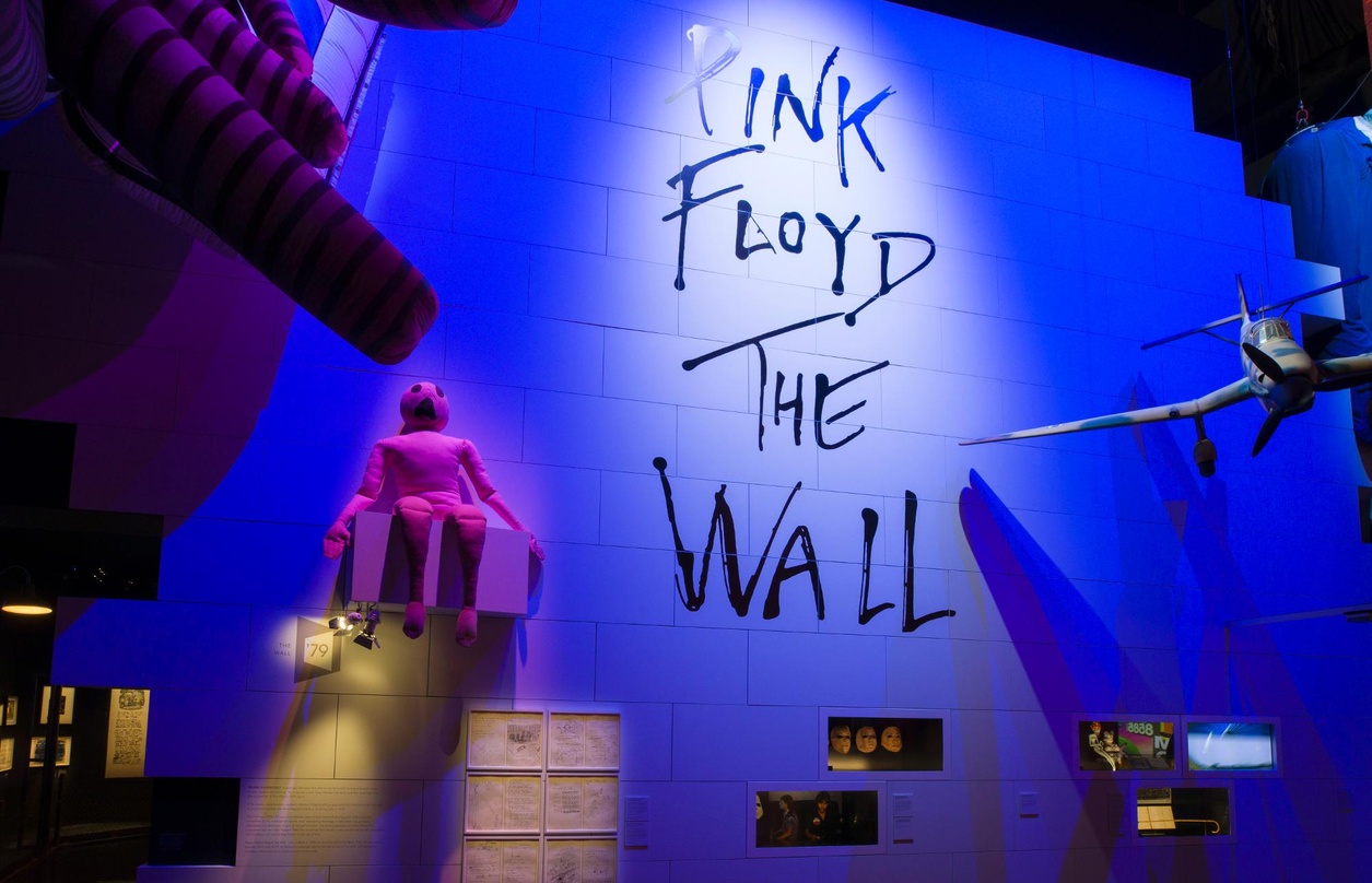 Bietet 350 Exponate: die Pink-Floyd-Ausstellung "Their Mortal Remains" im Dortmunder U