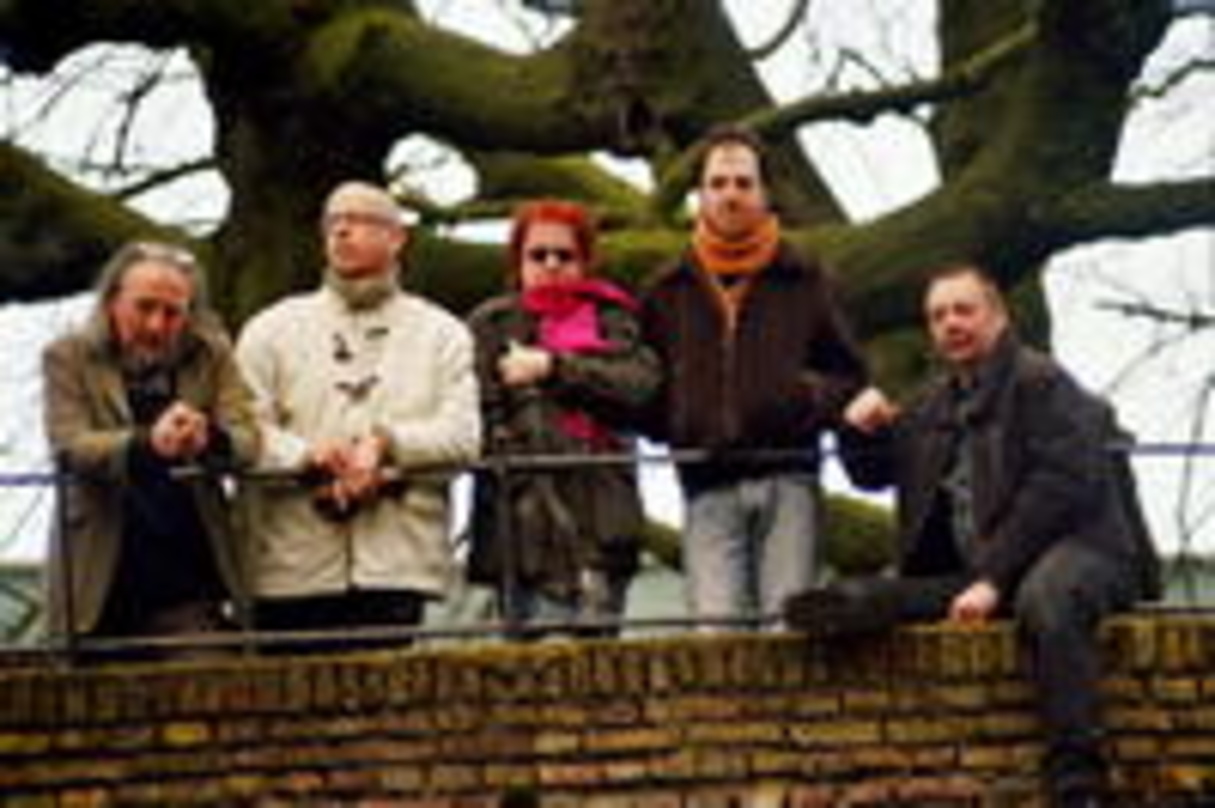Untypisch bunt: The Legendary Pink Dots