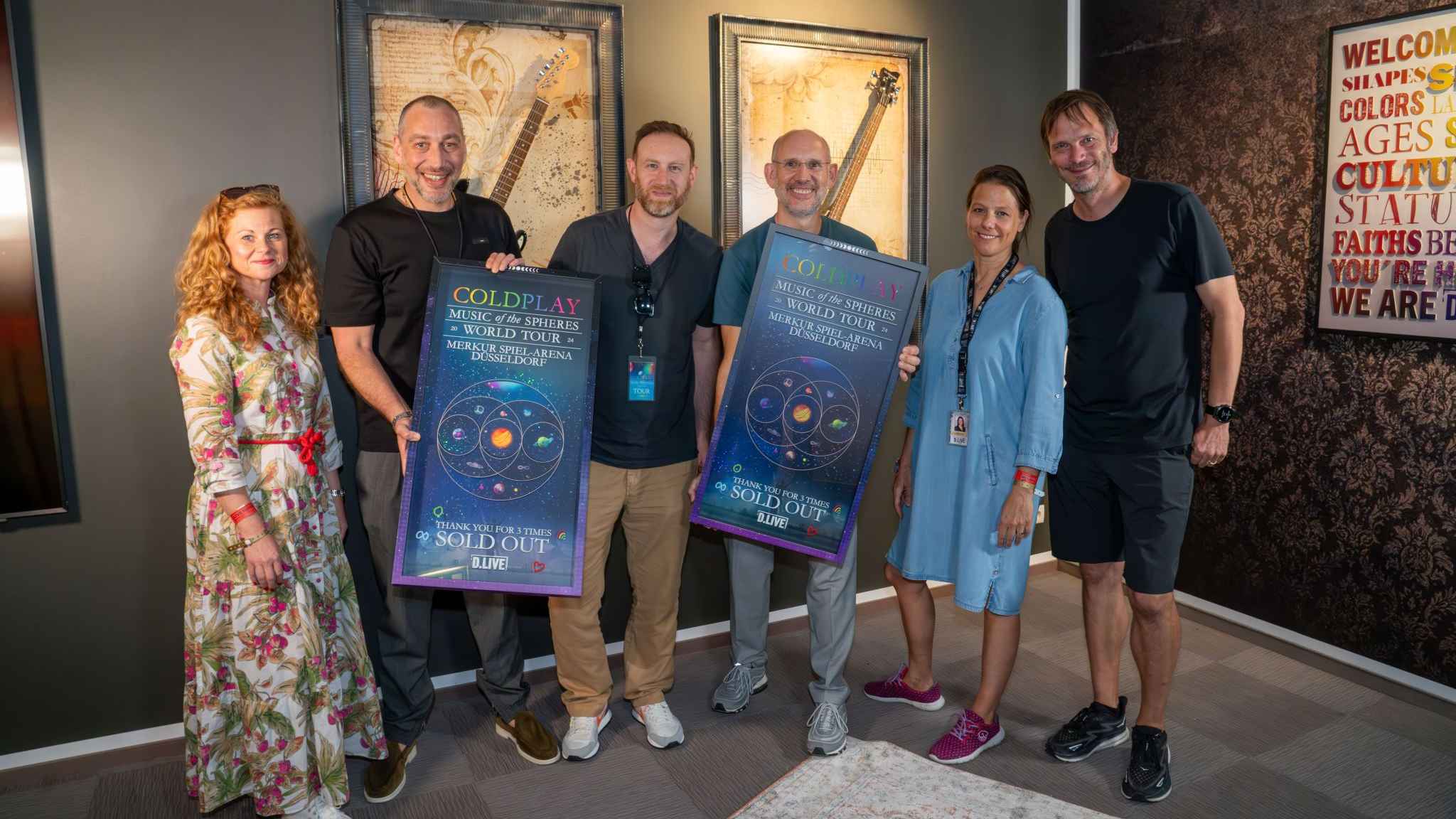 Kamen zur Award-Übergabe zusammen (von links): Laura Becker (General Manager Merkur-Spiel-Arena), Andre Lieberberg (Geschäftsführer Live Nation GSA), Josh Javor (WME, Agent Coldplay), Mich...