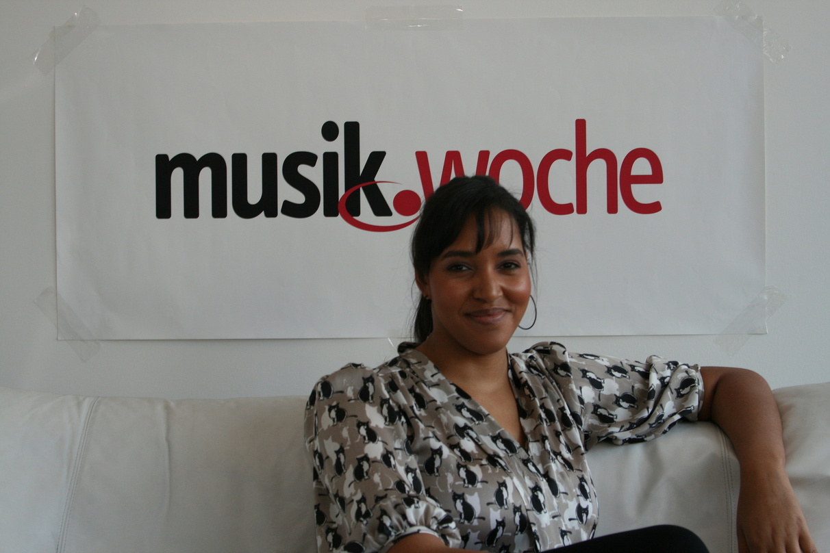Nach wie vor Deutschlands Soulpop-Stimme Nummer eins: Cassandra Steen präsentierte bei einem Besuch in der MusikWoche-Redaktion ihr drittes Album, "Mir so nah", und erzählte über ihre Arbe...