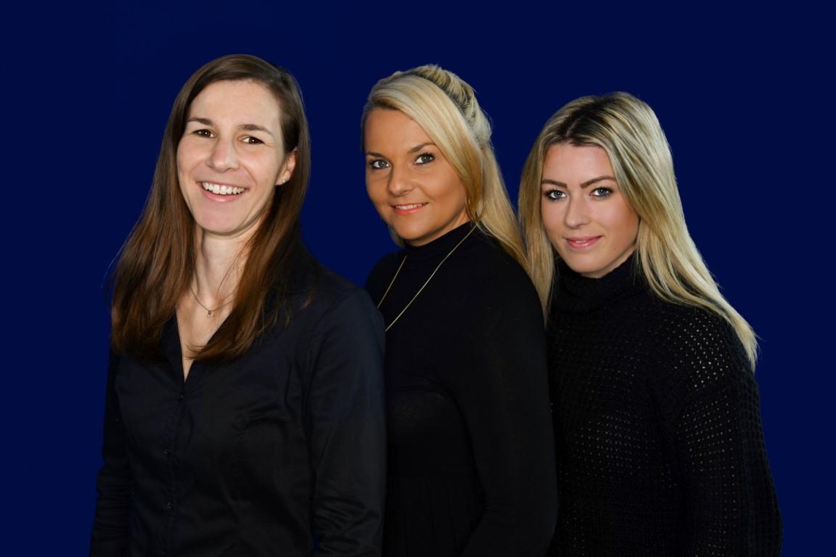 Bilden nun das Eventteam der SAP Arena (von links): Hanni Ertl, Vanessa Achzenik und Vivian Siegmann