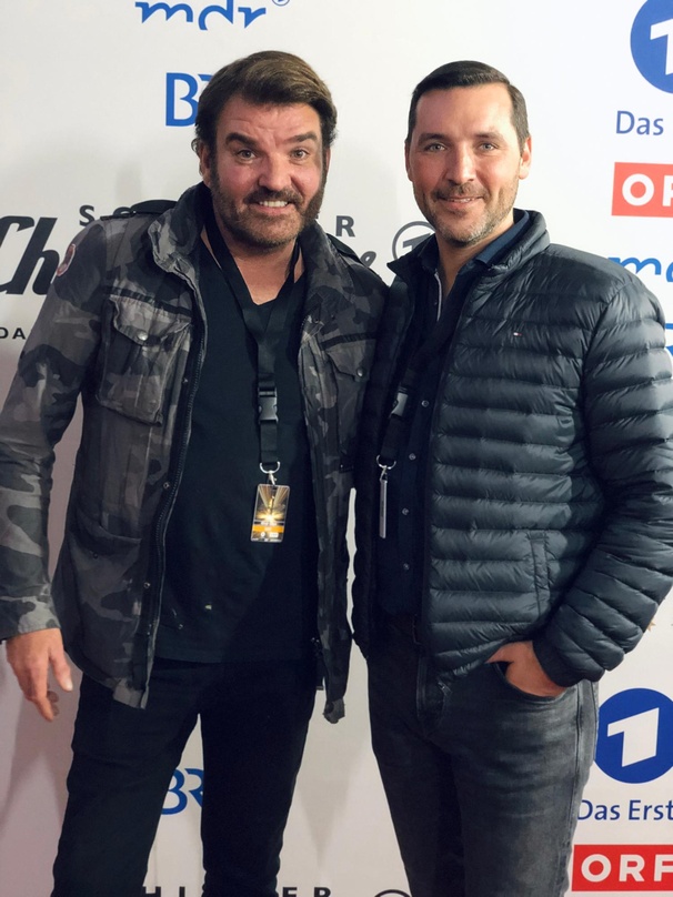 Besiegelten die weitere Zusammenarbeit: Oliver Lukas (links) und Alexander Schedler (A&R,Creative Schedler Music)