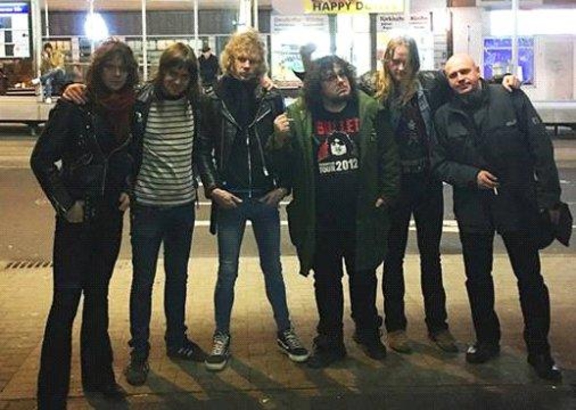 Arbeiten gemeinsam an einem neuen Album für 2017 (von links): Die Bullet-Musiker Alexander Lyrbo (Gitarre), Hampus Klang (Gitarre), Adam Hector (Bass), Hell Hofer (Gesang) und Gustav Hjort...