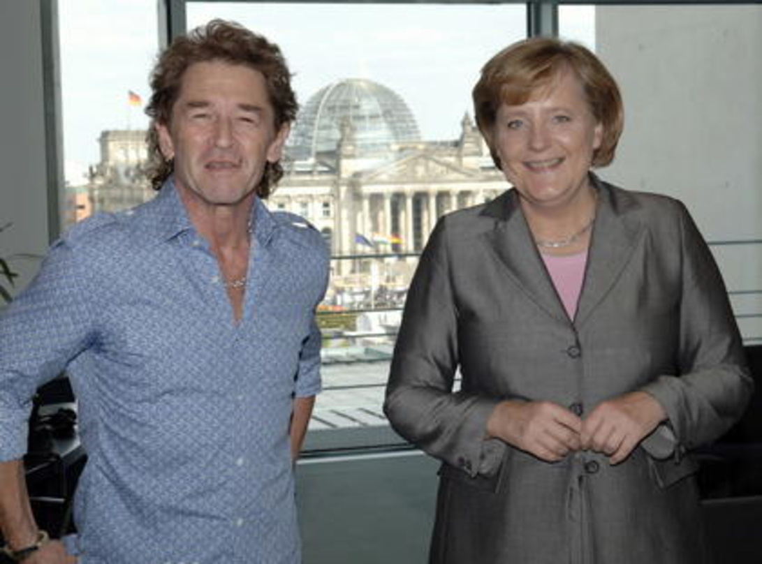 Partnerschaft für guten Zweck: Merkel mit Maffay im Bundeskanzleramt