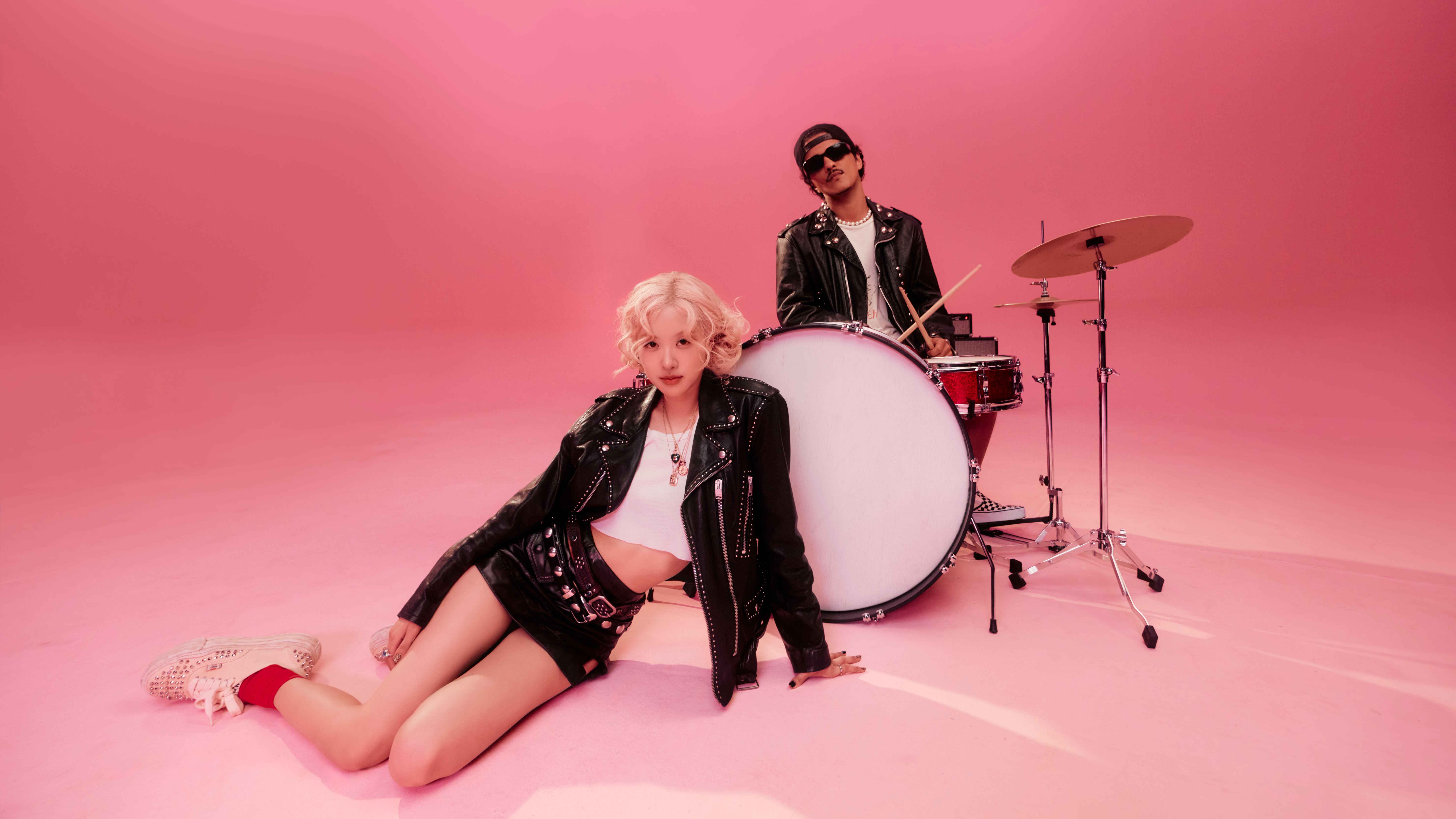 Auch bei der IFPI vorn: Rosé und Bruno Mars.