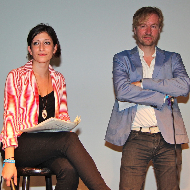 Buchautoren auf der Bühne: Sarah Wächter und Tim Renner