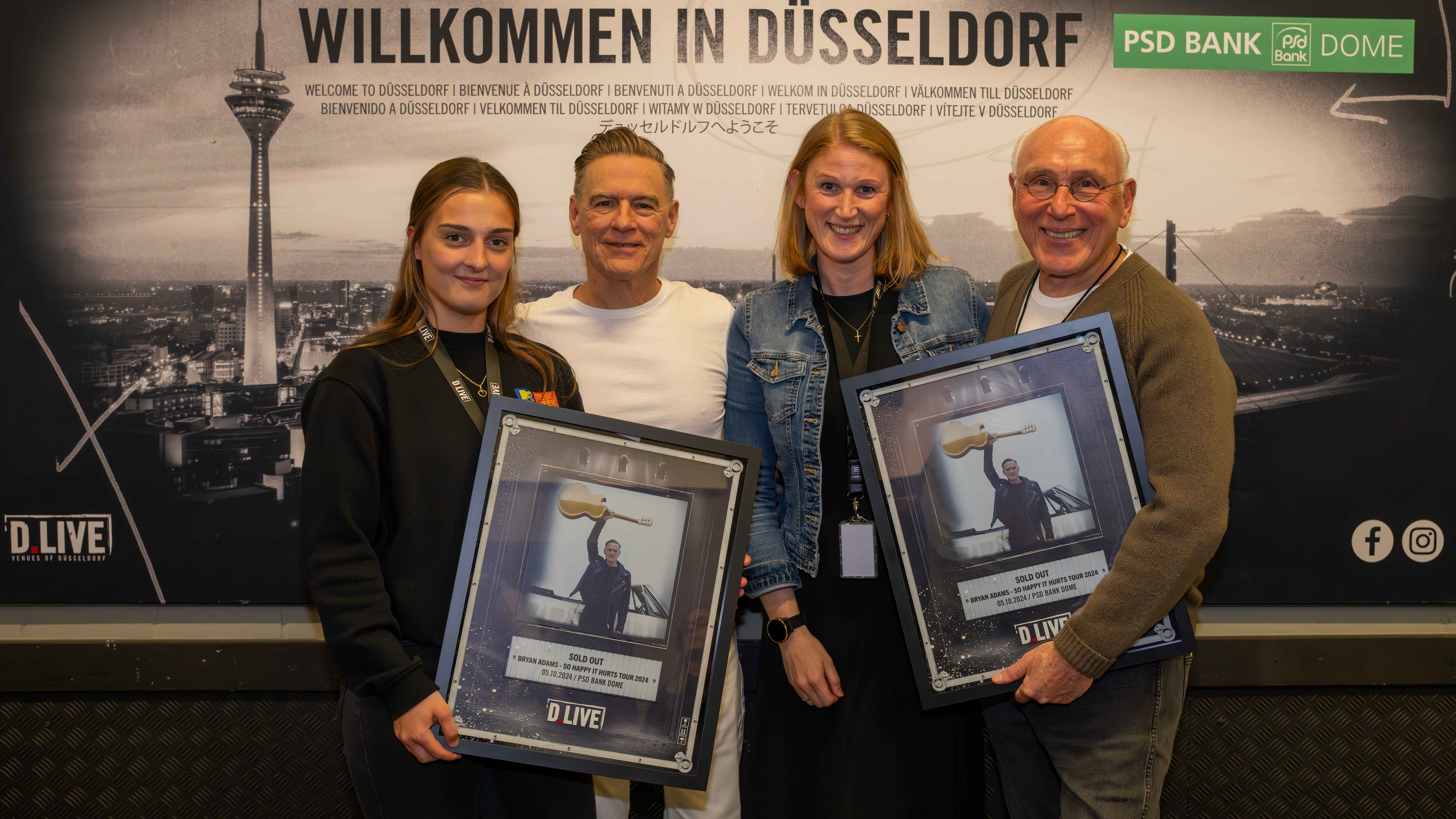 Trafen sich in der Düsseldorfer Arena (von links): Hannah Brinkmann  (Junior Managerin Event PSD Bank Dome), Bryan Adams, Claudia Daufenbach (General Managerin PSD Bank Dome) und Marek Lie...