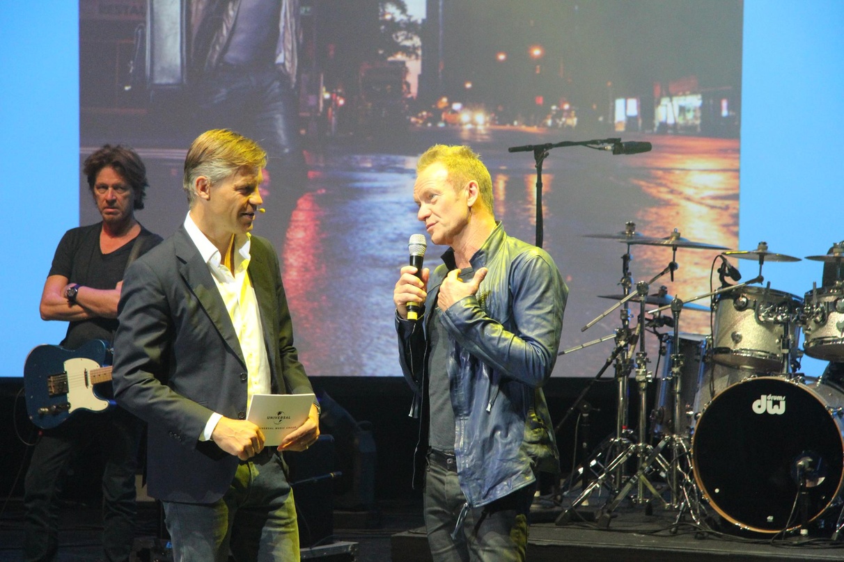 Ein Englishmen in Berlin: Sting (rechts) im Gespräch mit Frank Briegmann