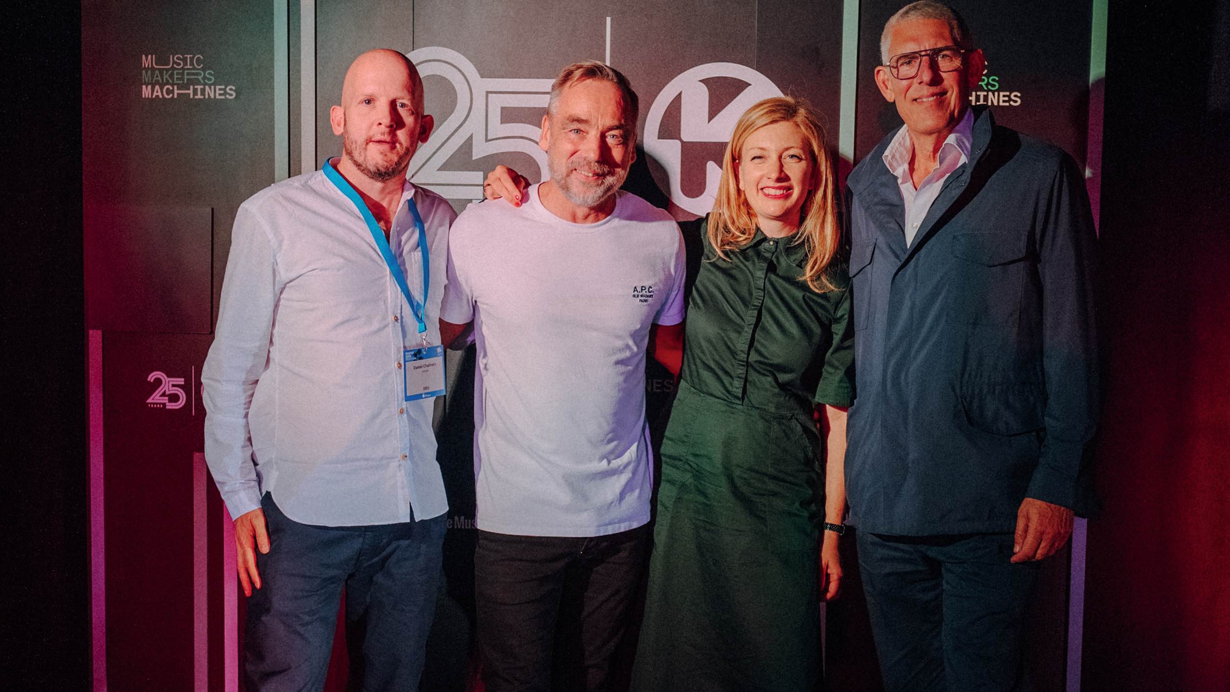Internationaler Schulterschluss: Jens Thele (Kontor Records, 2. von links) 2021 auf dem Reeperbahn Festival mit dem Team von YouTube um (von links): Dan Chalmers, Gudrun Schweppe und Lyor ...