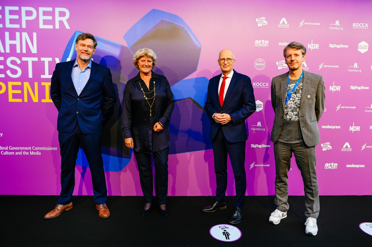 Bei der Eröffnung des Reeperbahn Festivals (von links): Alexander Schulz (Managing Director Reeperbahn Festival), Monika Grütters ( Beauftragte der Bundesregierung für Kultur und Medien), ...