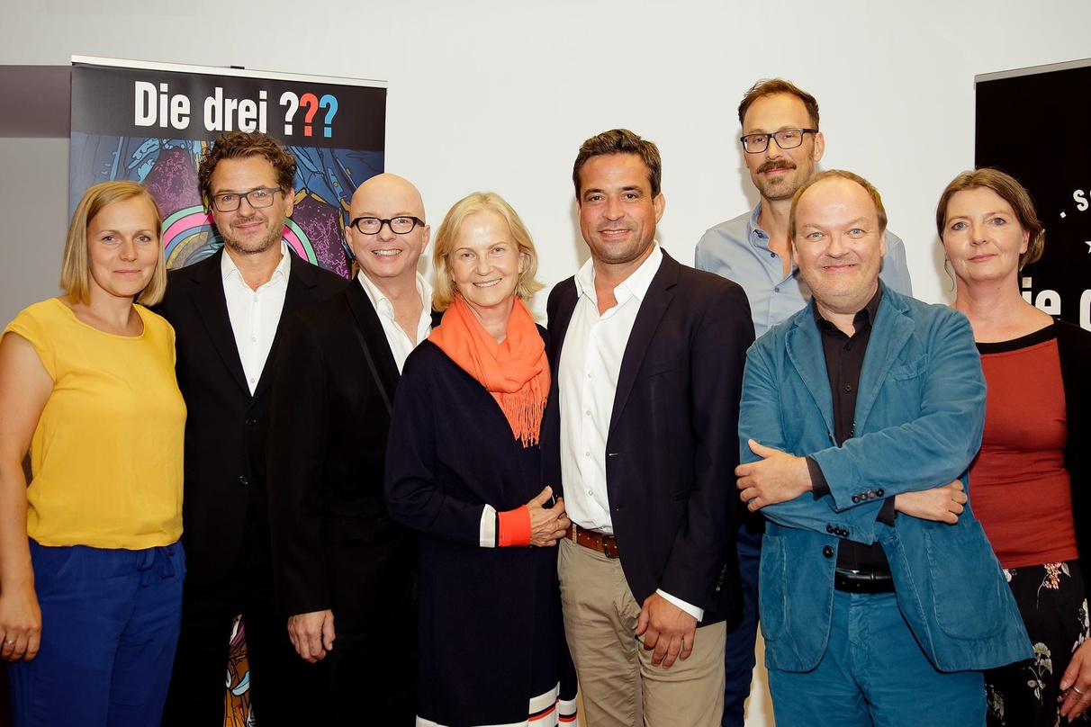 Läuteten in Berlin das Jubiläumsjahr der Hörspiele ein (von links): Elisa Linnemann (Head of Marketing Family Entertainment Sony Music), Andreas Fröhlich (Sprecher Bob Andrews), Oliver Roh...