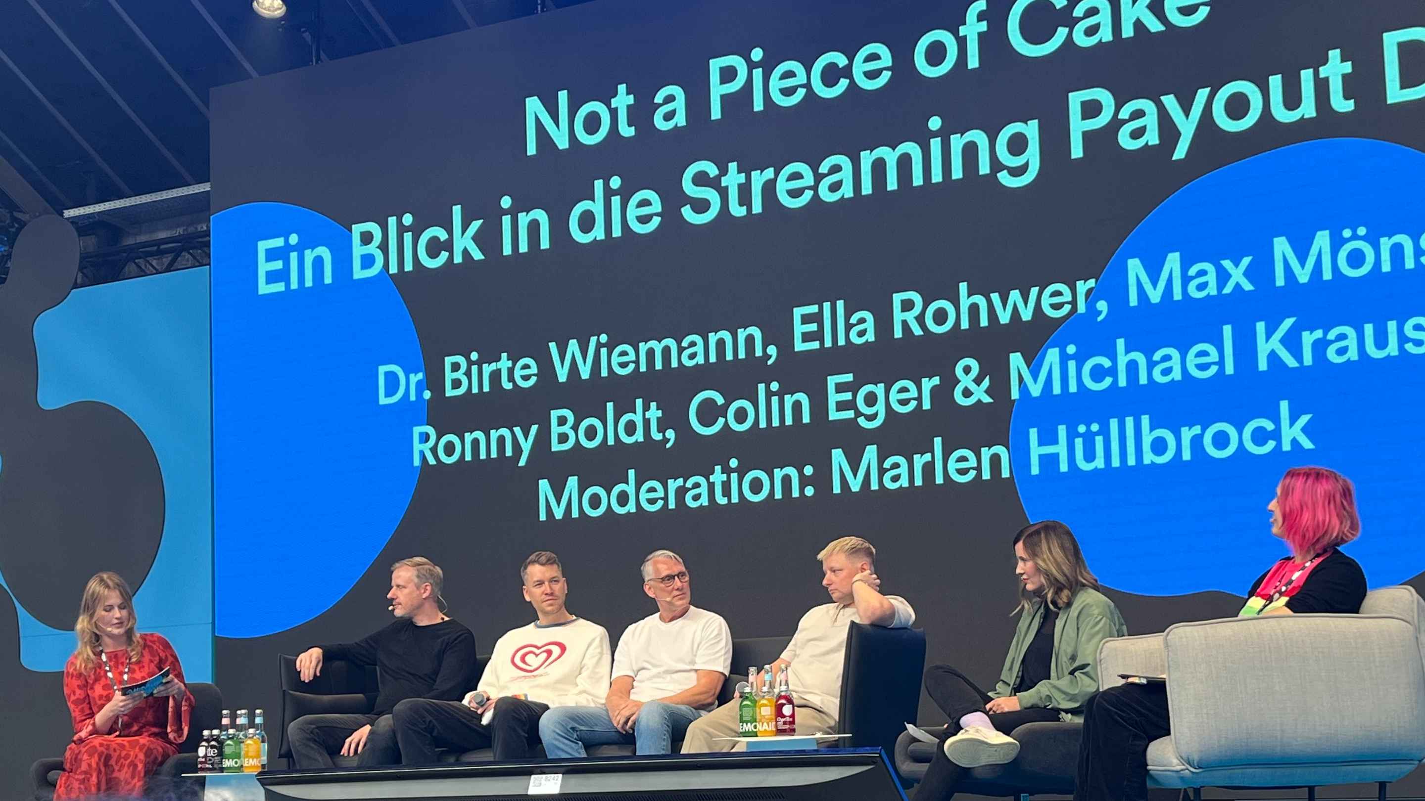 c47259c1 ab63 4831 bad6 4033741b3aa4 Tauschten ihre Argumente im Panel "Not A Piece Of Cake – Ein Blick in die Streaming Payout Debatte" aus (von links): Marlen Hüllbrock (Moderation), Michael Krause (General Manager Europe S...