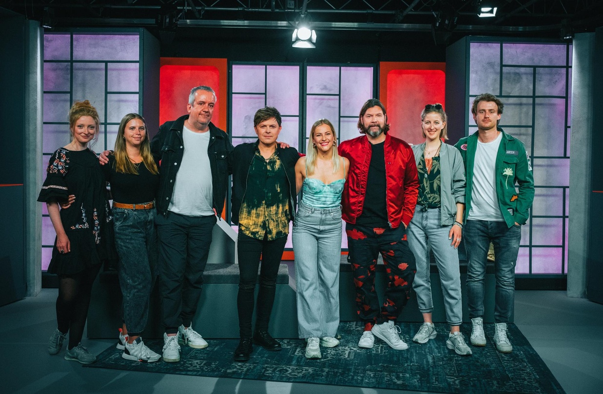 Arbeiteten am "Countdown Deluxe Special" (von links): Elisa Lutter (Redaktion strandgutmedia). Franziska Nickelt (TV Promotion Sony Music), Stephan Schwarzer (Programmchef Deluxe Music), M...
