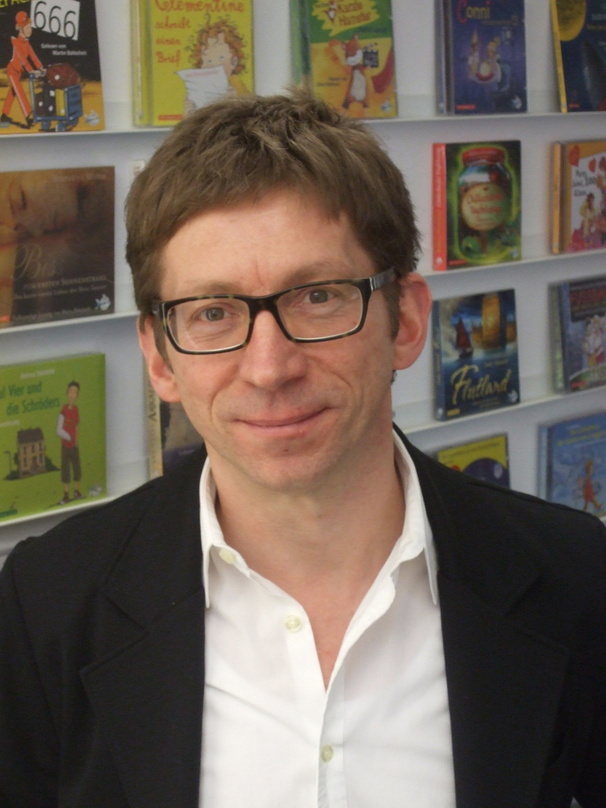 Vermarktet das Hörbuch zum Bestseller "Schoßgebete" von Charlotte Roche: Johannes Stricker