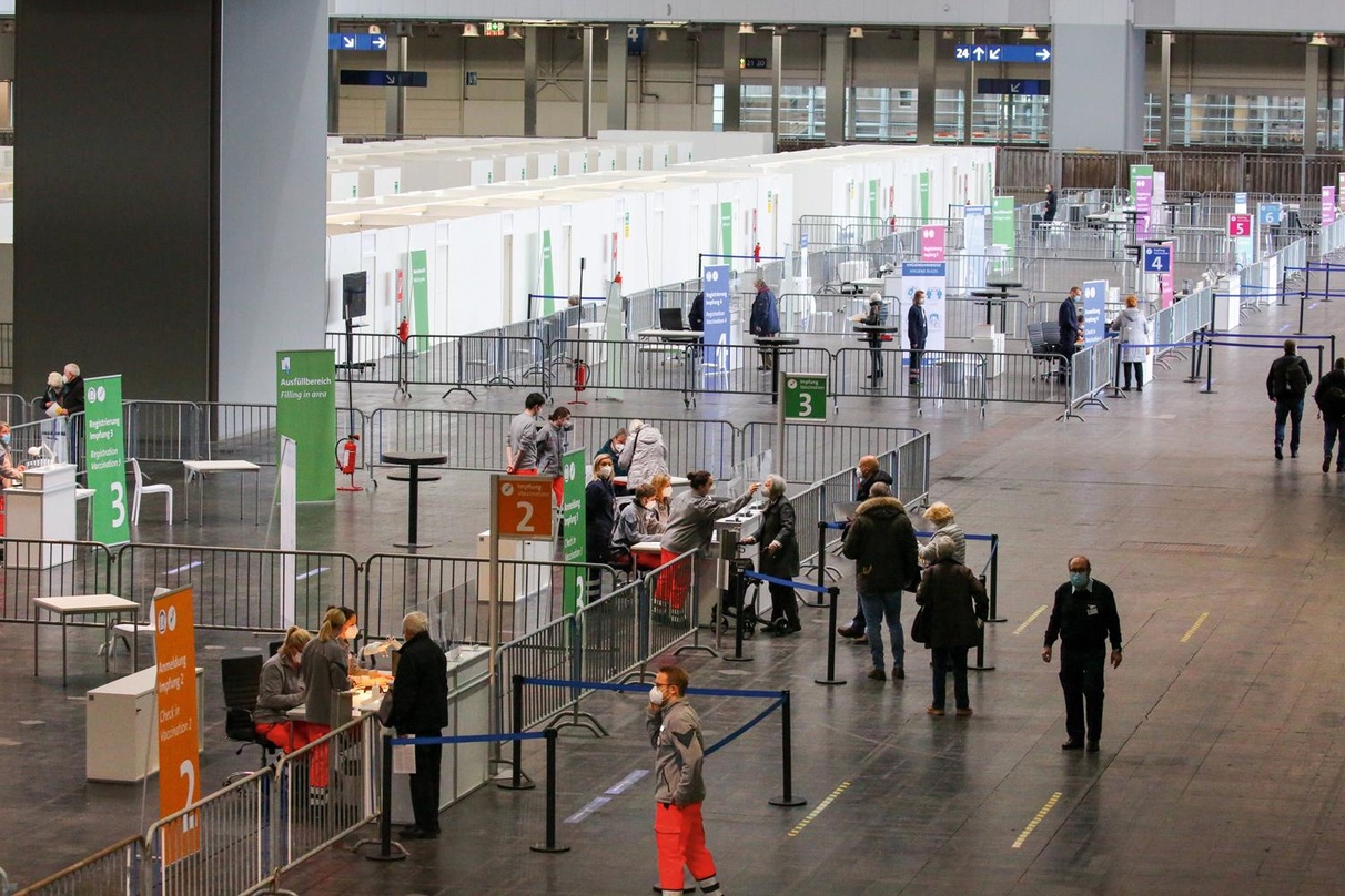 c4d405224d3742bddc8b5ac8d2df6fa3fea537f091d16f7468adafda878ce14c Werden derzeit vielfach als Impfzentrene genutzt: Hallen in Deutschland