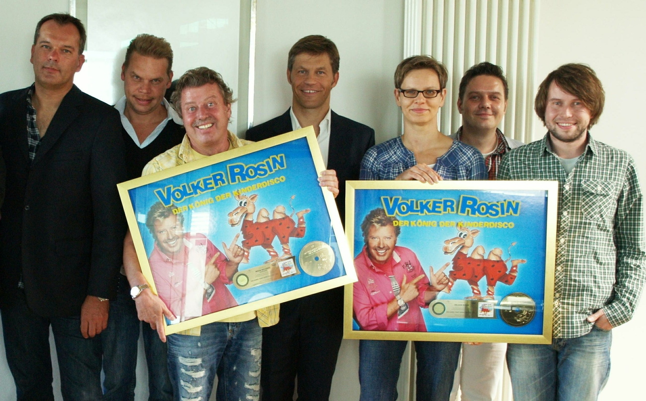 Verbanden die Vertragsverlängerung mit einer Edelmetallverleihung: Volker Rosin und Universal Music