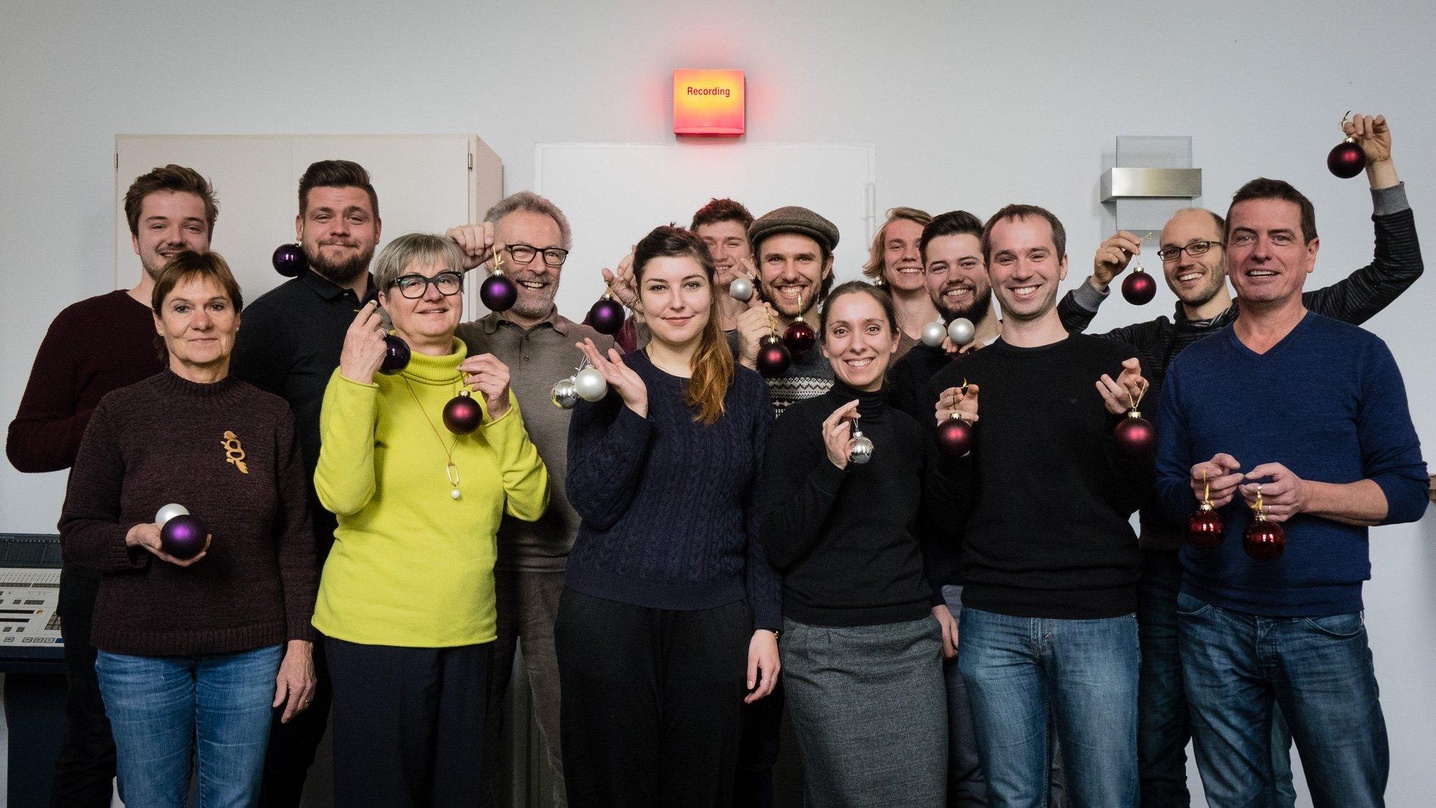 Arbeiten gemeinsam an einem nahtlosen Übergang: Das Team der Bauer Studios mit Jonas Kieser, Rita Bauer-Sulzberger, Max Ackermann, Eva Bauer-Oppeland und Reiner Oppelland, Julia Boulet, Mi...