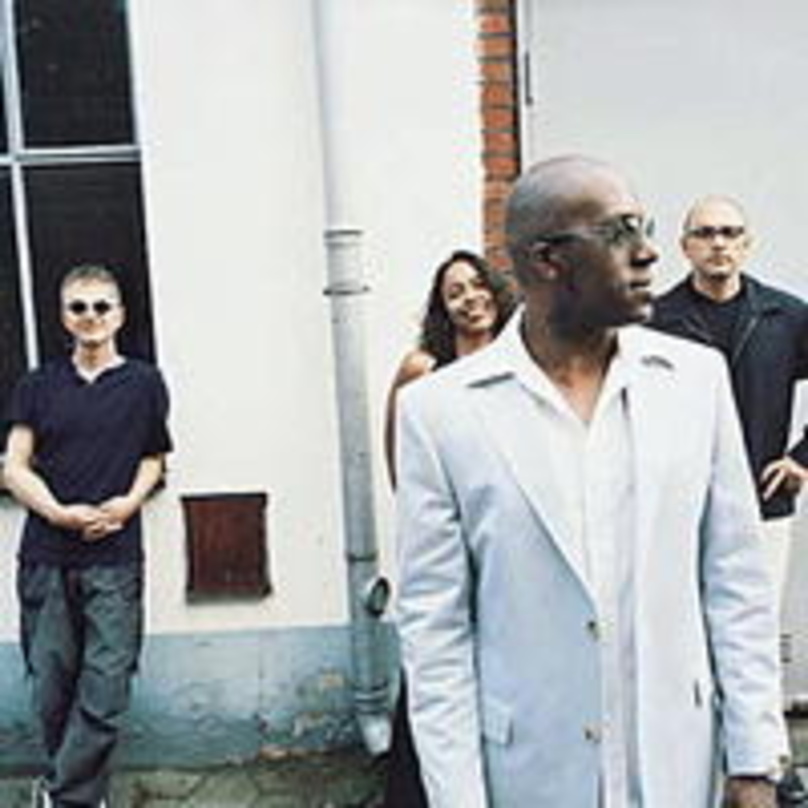 Spielen im Tempodrom zum Geburtstag von Gauloises cookin' blue auf: De-Phazz