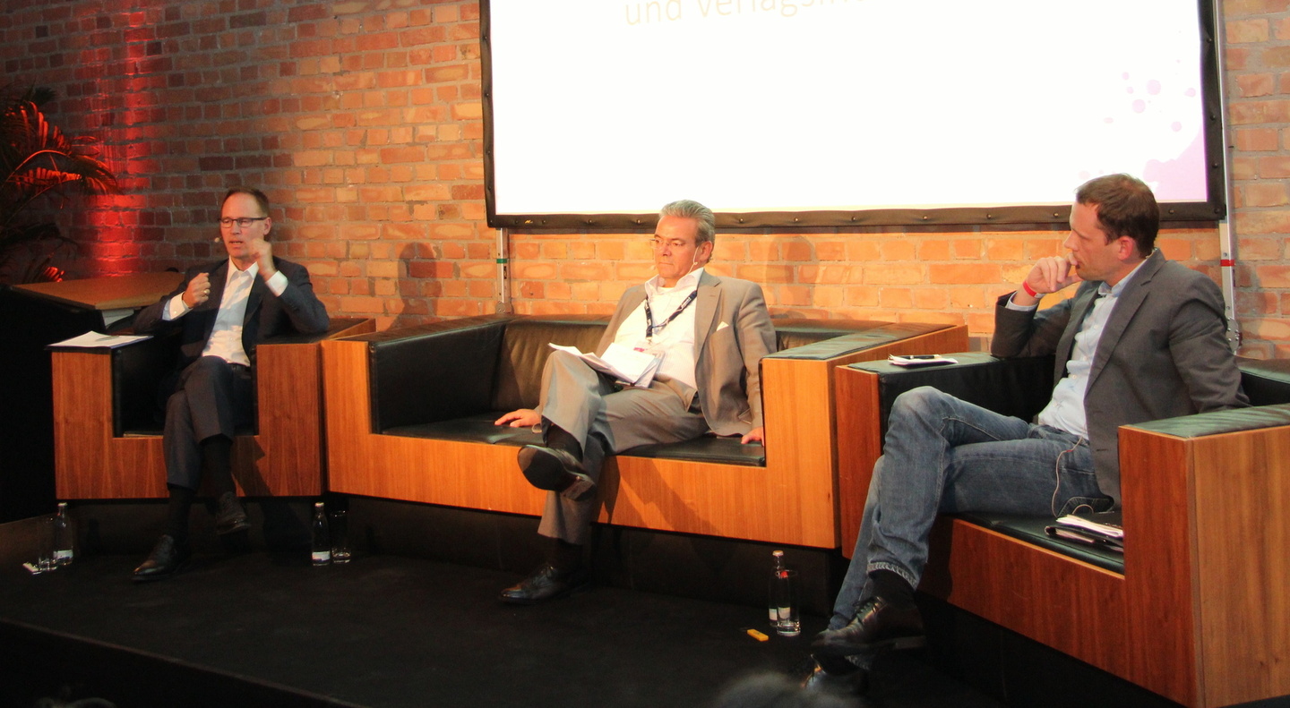 Diskutierten: Dr. Matthias Lausen (GEMA), Prof. Dr. Rolf Budde und der Google-Anwalt Dr. Georg Nolte ...