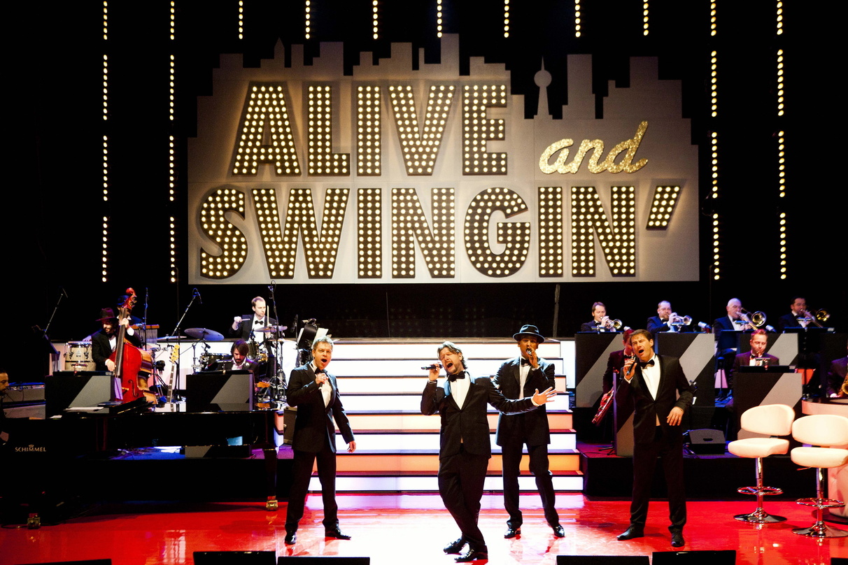 Setzen "Alive & Swingin'" im Dezember fort (v.l.n.r.): Michael Mittermeier, Rea Garvey, Xavier Naidoo und Sasha