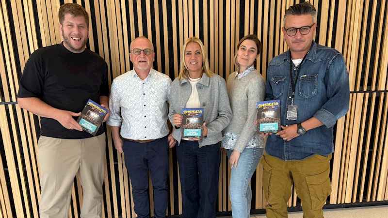 Haben 25.000 Tickets für den Kultursommer Dinslaken verkauft (von links): Nils Max (Head of Local Promotion a.s.s. live), Alexander Krößner (Geschäftsführer DIN-Event), Anja Kebaier (Event...