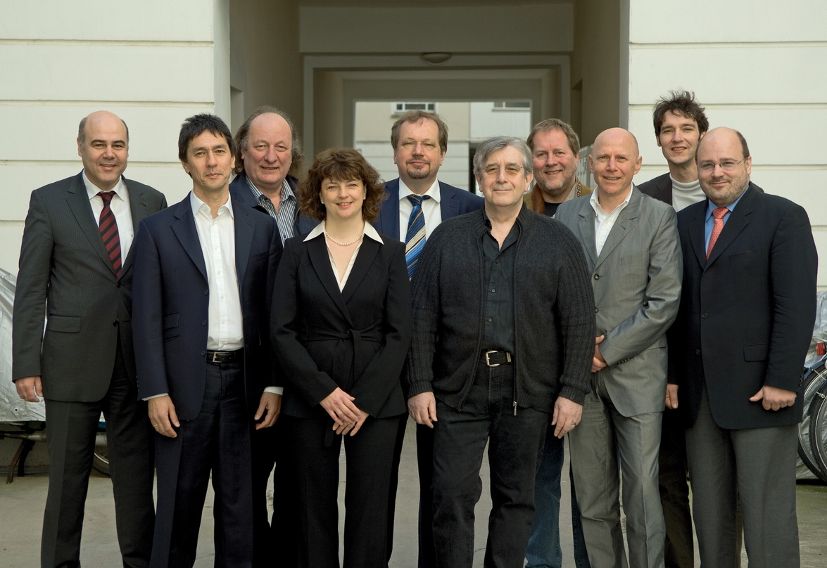 Förderten 200 Projekte: Die Aufsichtsratmitglieder der Initiative Musik (v.l.) Bernd-Wolfgang Weismann, Mark Chung, Jörg Evers, Geschäftsführerin Ina Keßler, Jens Michow, Frank Dostal, Die...