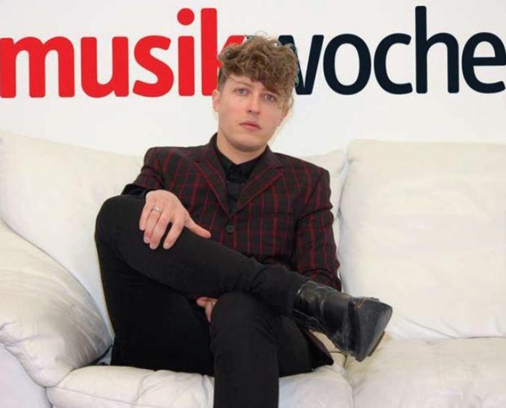 Plauderte auf der MusikWoche-Couch über sein neues Album "Vernunft, Vernunft": Tiemo Hauer