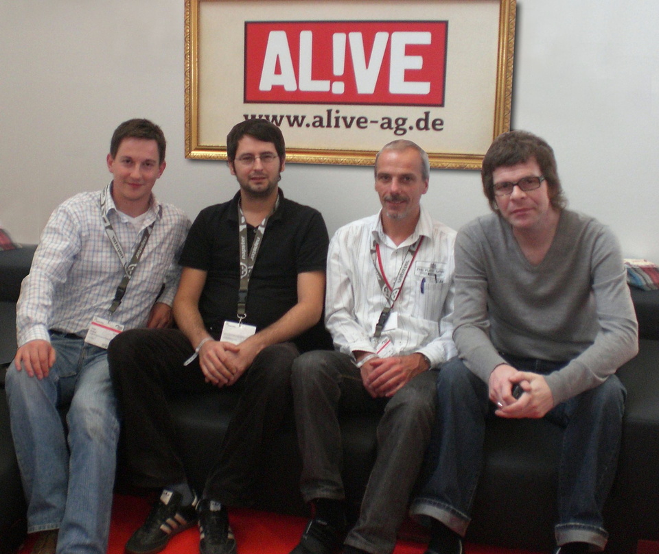 Vertriebspartner (v.l.n.r.): Helge Franz (Toolboxx), Timo Löwenstein (Alive), Hans Seelenmeyer (Toolboxx) und Jonas Franken (Alive)