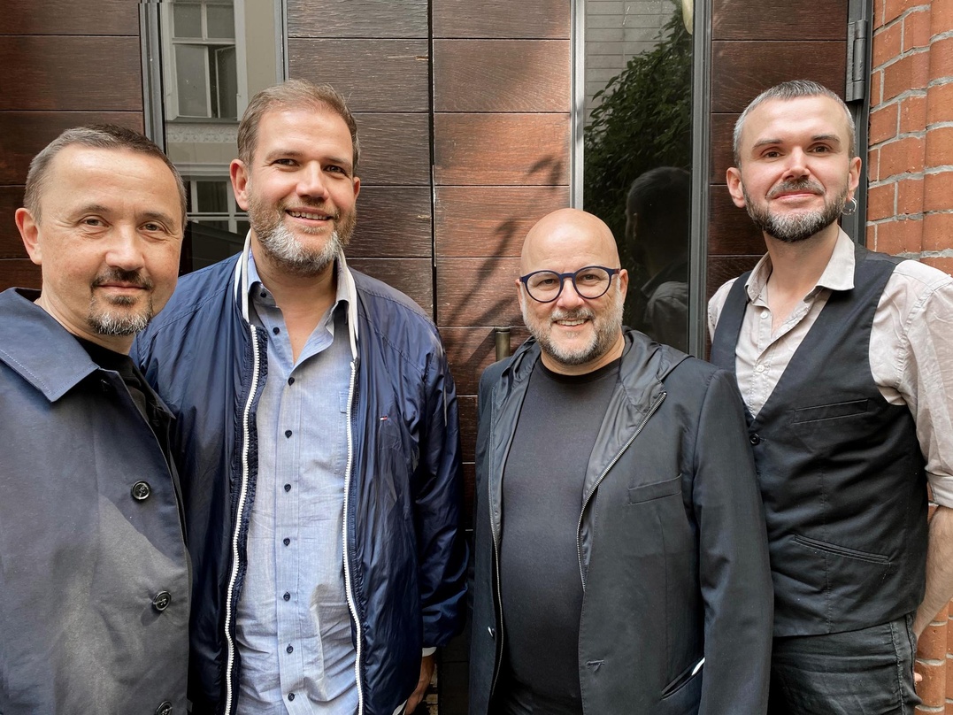Arbeiten nun gemeinsam (von links):Henrik Guemoes (Head of A&R Schubert Music, Labelhead Restless & Mirabella), Jan Mewes (CEO Mewes Entertainment Group), Andreas Schubert (CEO Schubert Mu...