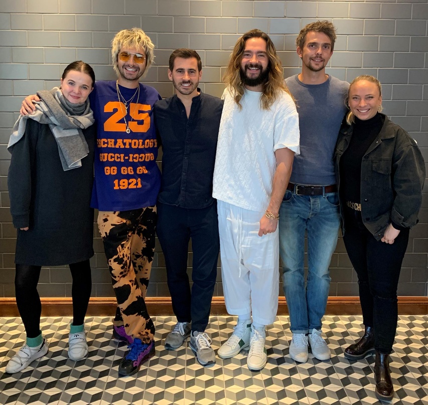 Besiegelten die weitere Zusammenarbeit (von links): Sina Wahnschaffe (Director International A&R Budde Music), Bill Kaulitz, Benjamin Budde (CEO Budde Music), Tom Kaulitz, Linus Braband (K...