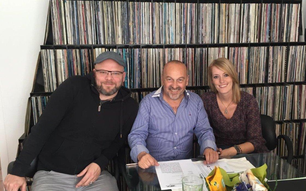 Neue Partner (von links): Johna-Keyboarder Kolja Pfeiffer, 7us-Chef Hans Derer und Johna-Sängerin Nadine Krämer