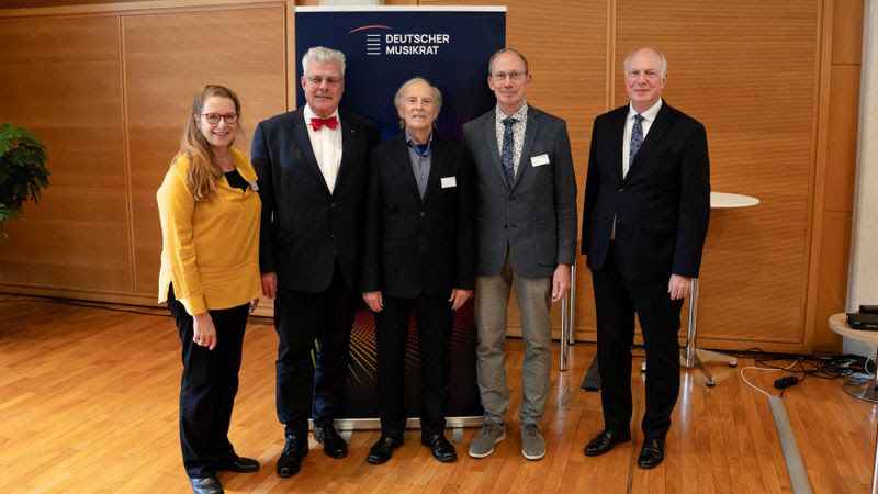Präsentierten sich bei der Mitgliederversammlung in Berlin (von links): Antje Valentin, Prof. Christian Höppner, Lothar Zagrosek, Martin Eifler, Prof. Martin Maria Krüger (alle Deutscher M...