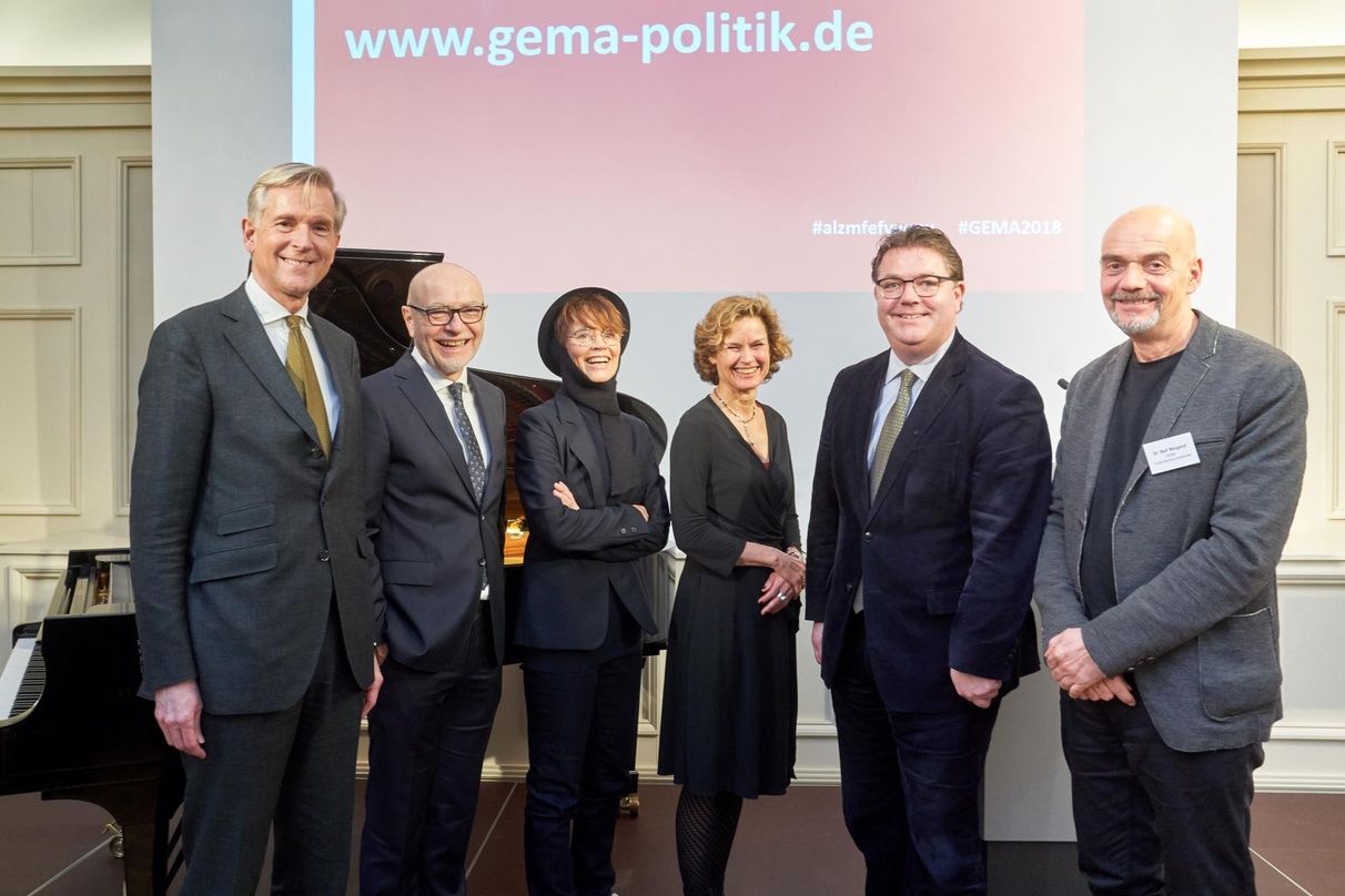 Beim politischen Neujahrsempfang der GEMA in der Deutschen Parlamentarischen Gesellschaft in Berlin (von links): Harald Heker (Vorstandsvorsitzender der GEMA), Udo Di Fabio (Bundesverfassu...