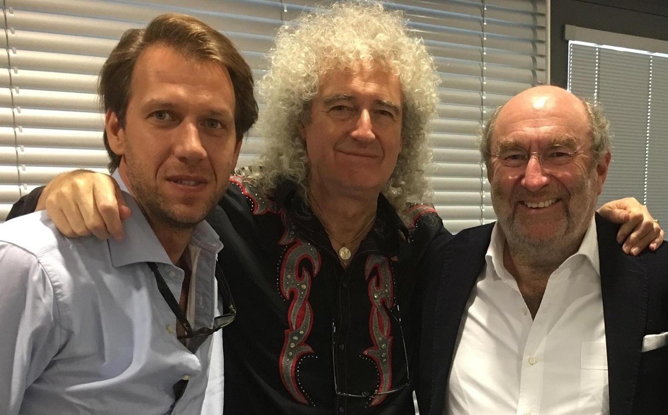 Trafen sich in Frankfurt zum Fototermin (von links): Jos Bendinelli Negrone (General Manager earbooks), Brian May und Michael Haentjes (CEO Edel AG)